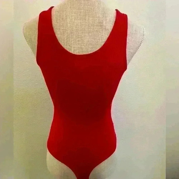 Windsor Red Bodysuit - Medium size - Picture 4 of 6